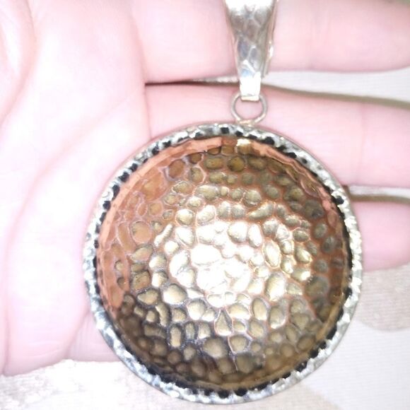 Large round Vintage copper and silver hammered pendant - Picture 3 of 6